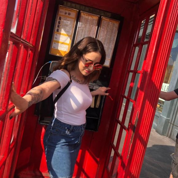 Meet your Posher, Sabrina - Picture 1 of 1